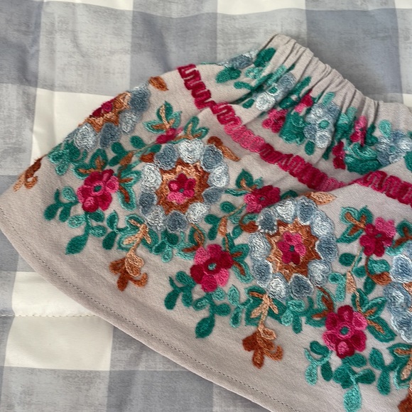 Beautiful off the shoulder top - Picture 8 of 8